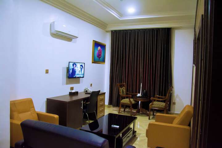 Room 11 of 38