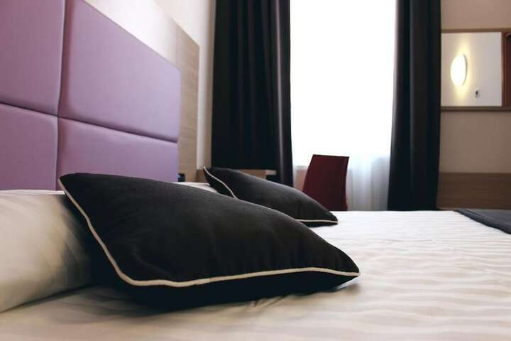 Room 33 of 72