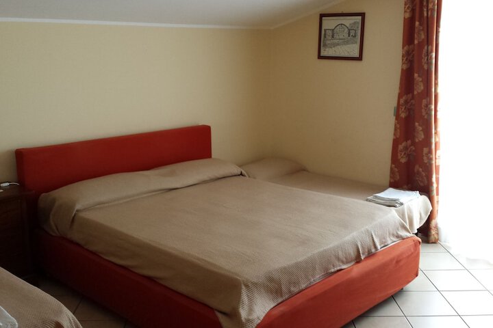 Room 2 of 34
