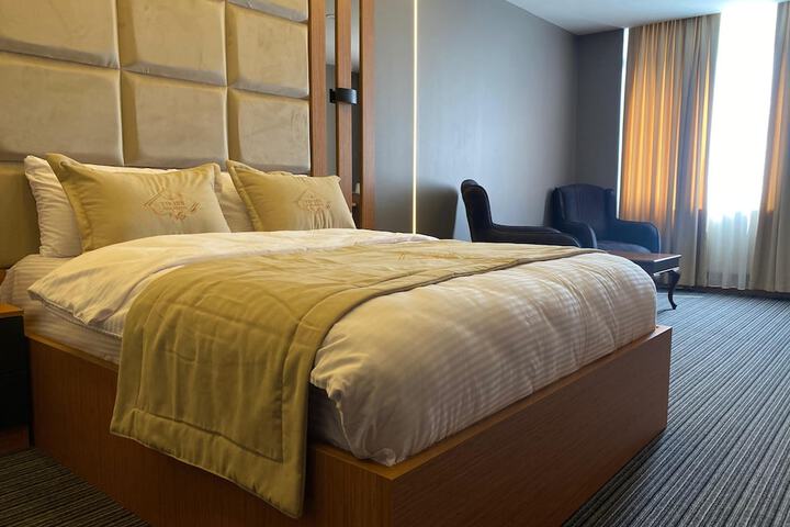 Room 3 of 39