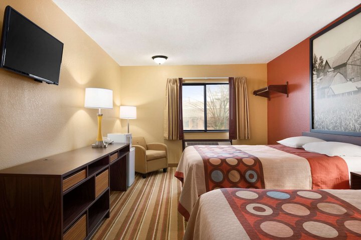 1 Queen Bed (5 of 7)