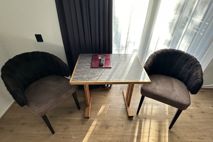 Room 11 of 26
