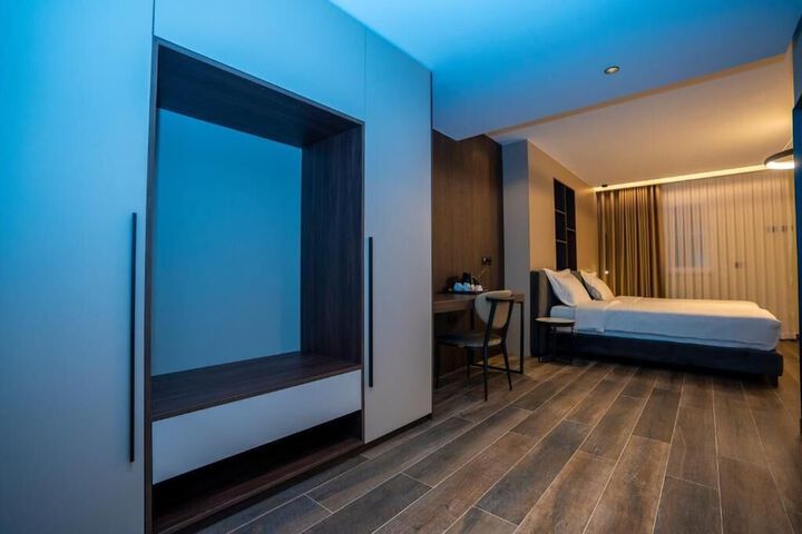 Room 26 of 77