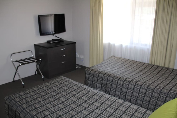 Room 2 of 38