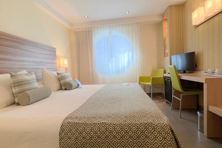Room 14 of 104