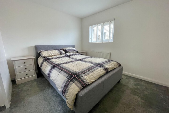 Impeccable 2-bed Apartment in Scarborough Image 3