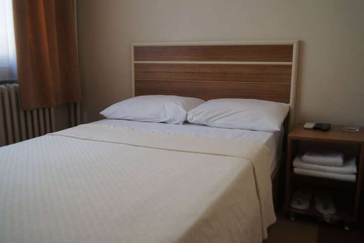 Room 6 of 26