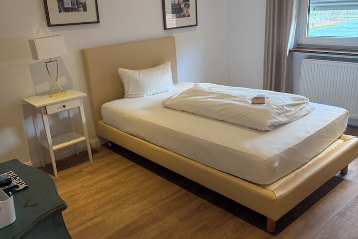 Room 12 of 87