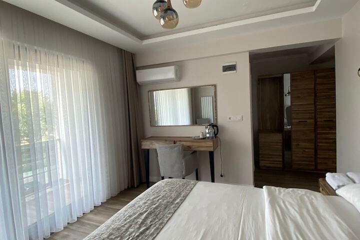 Room 16 of 27