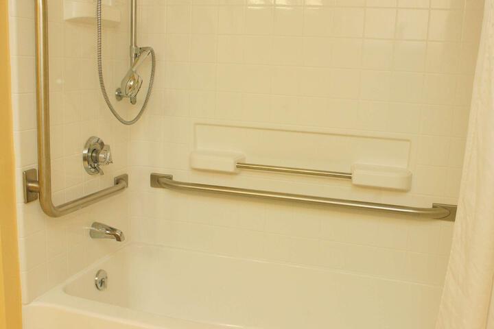 1 King Bed Microwave, Refrigerator WiFi Full Breakfast (5 of 11)