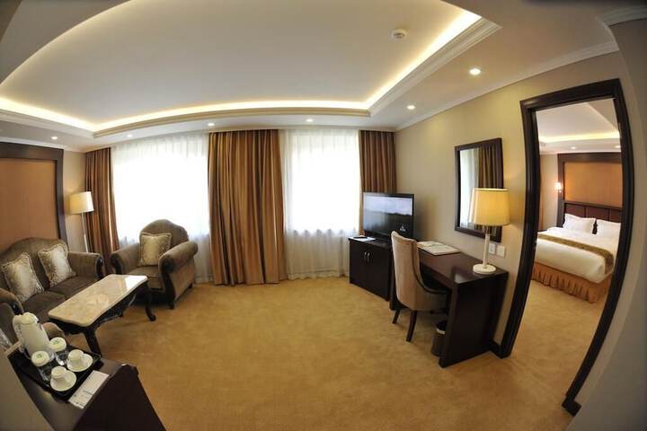 Room 16 of 28