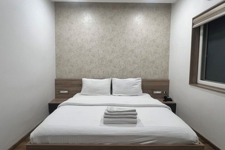 Room 32 of 64
