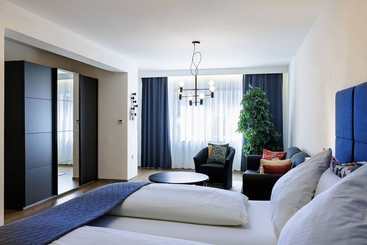Room 33 of 64
