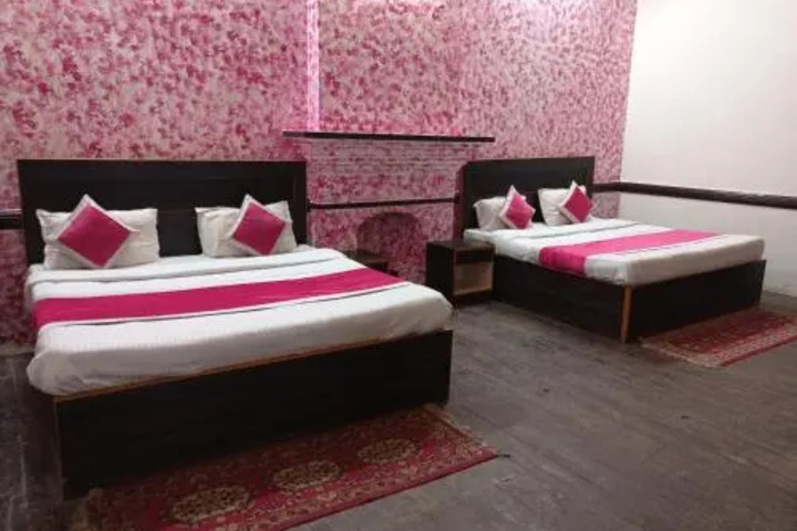 Room 8 of 16