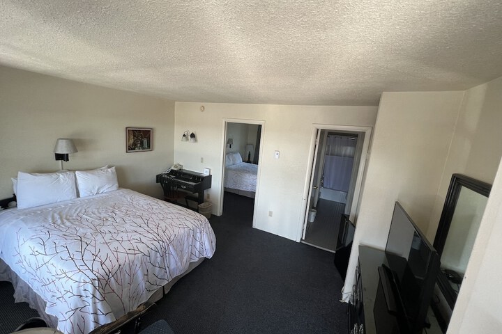Room 10 of 22