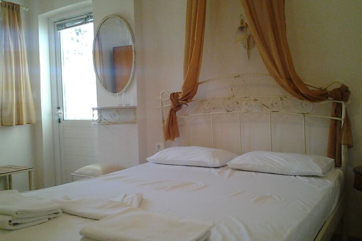 Room 9 of 96