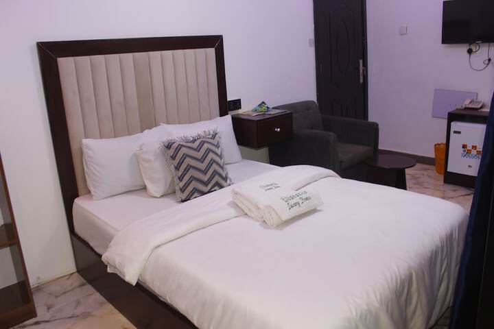 Room 10 of 26