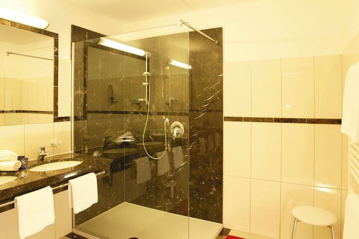 Room 73 of 164