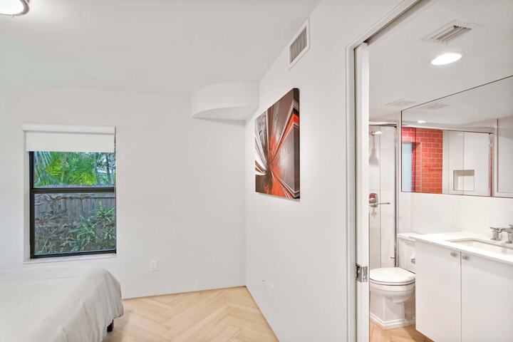 Room 5 of 25