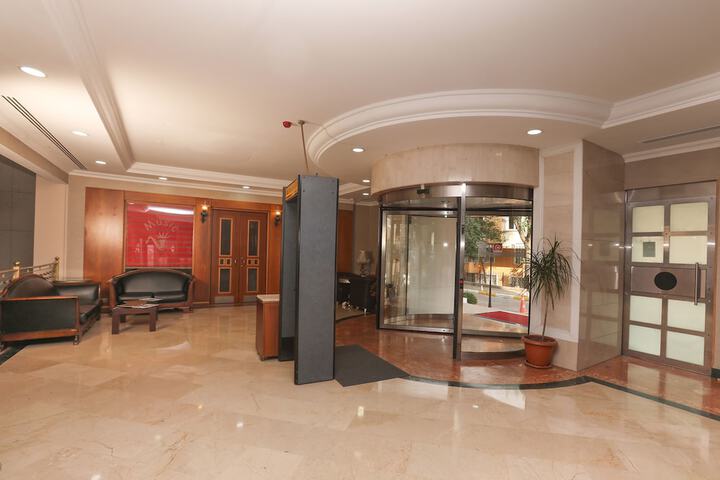 Entrance & Lobby