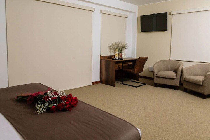 Room 10 of 33