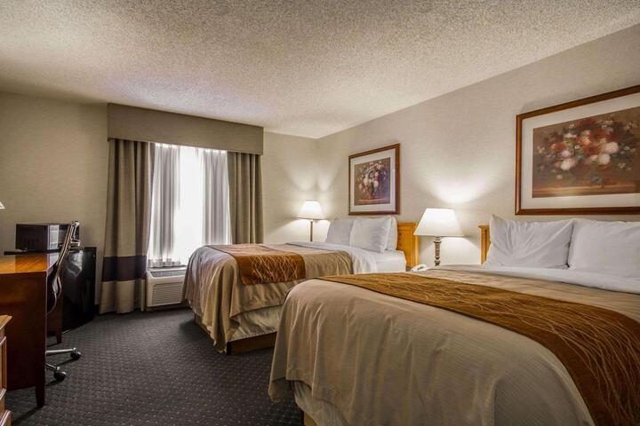 2 Double Beds (7 of 8)