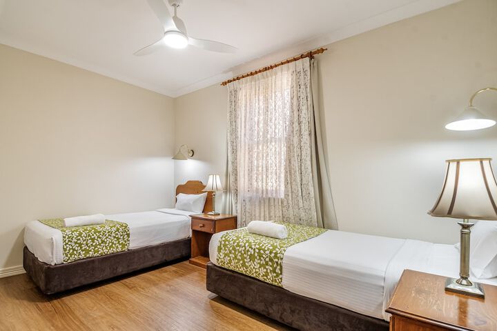 Room 10 of 74
