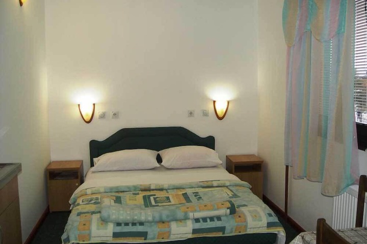 Room 2 of 53
