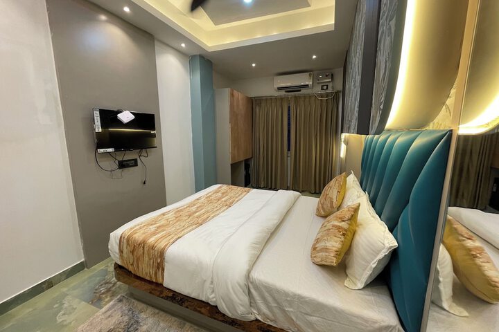 Room 2 of 12