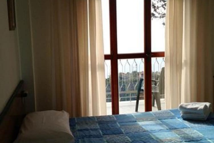 Room 6 of 44