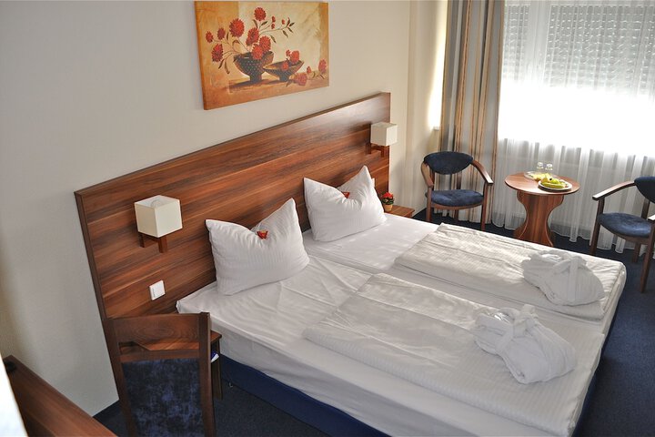 Room 8 of 35
