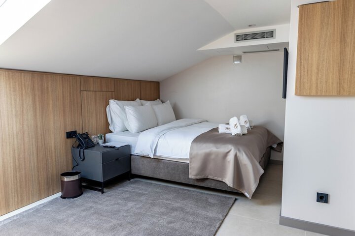 Room 58 of 80