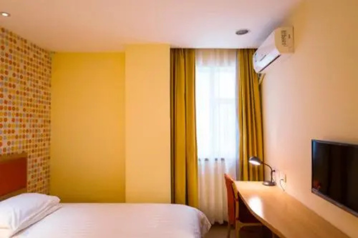 Room 4 of 28