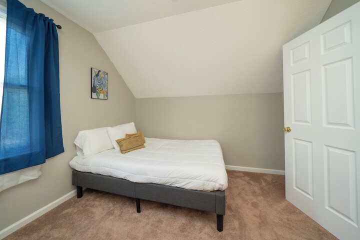 Room 10 of 30