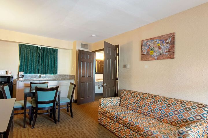 2 Queen Beds (6 of 8)