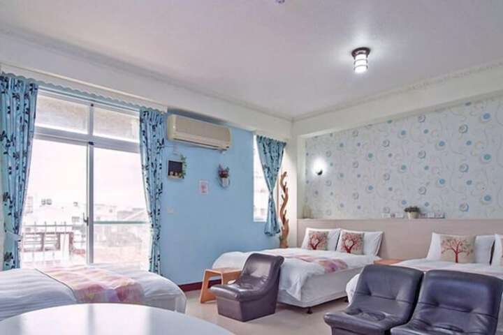 Room 5 of 6