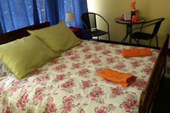 Room 5 of 12
