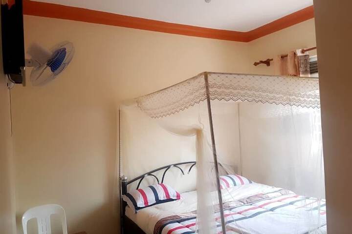 Room 5 of 18