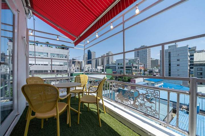 From H Dongbaek Hotel by Kwon Geoje Gohyeon
