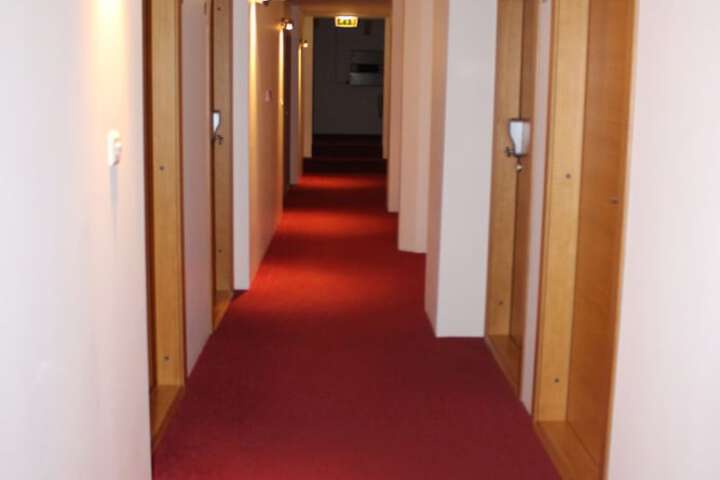 Ballroom/Hall 30 of 40