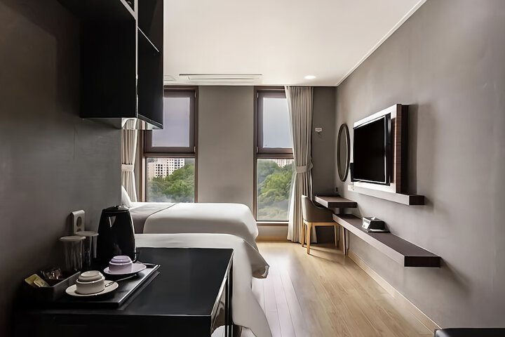 Room 5 of 42