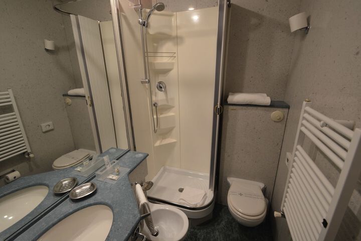 Room 52 of 72