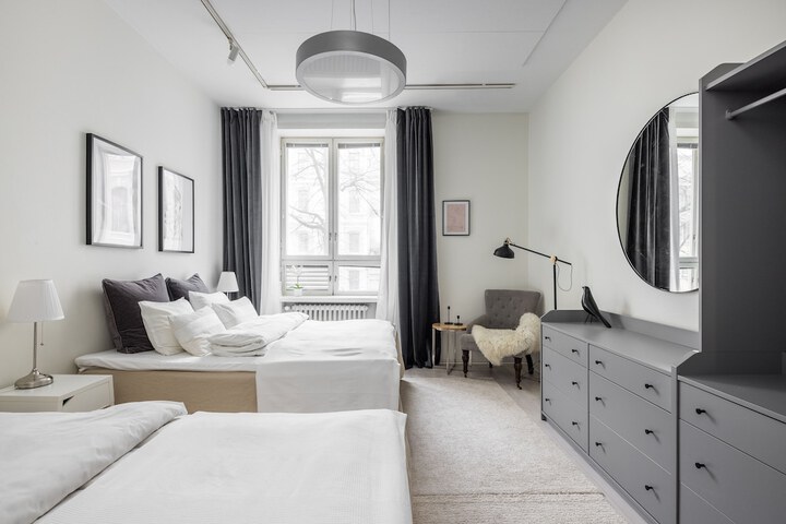 Room 12 of 80