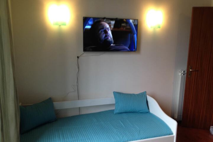 Room 2 of 22