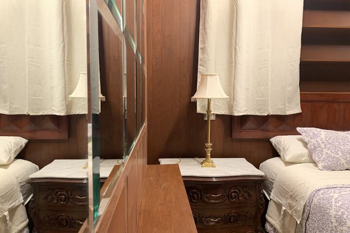 Room 27 of 230