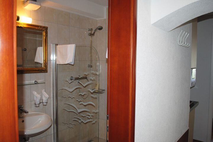 Room 71 of 266
