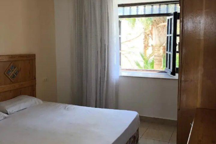 Room 5 of 18