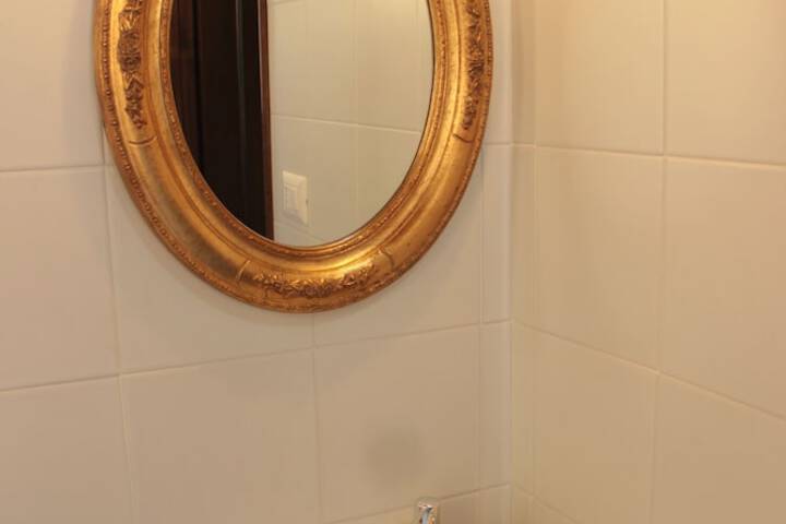 Room 10 of 33