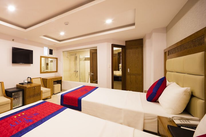 Room 12 of 28