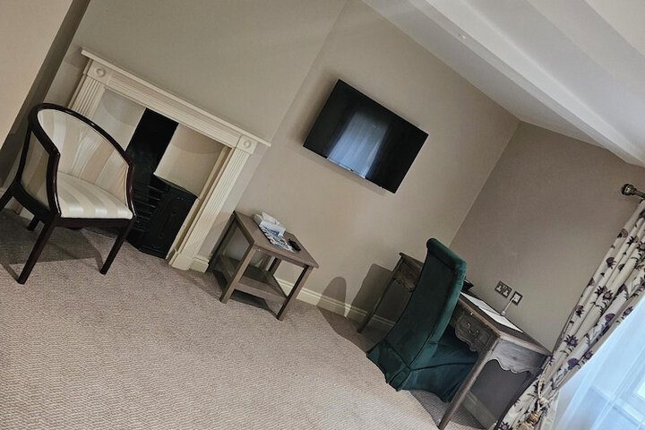 Room 28 of 103